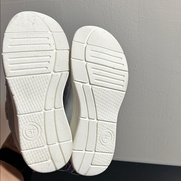 Stride Rite Metallic Silver and Lavender Sneakers - Picture 6 of 6